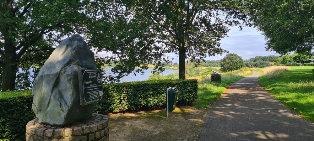 P24 - Monument "Vliegtuigcrash Lange Vlieter" Heel