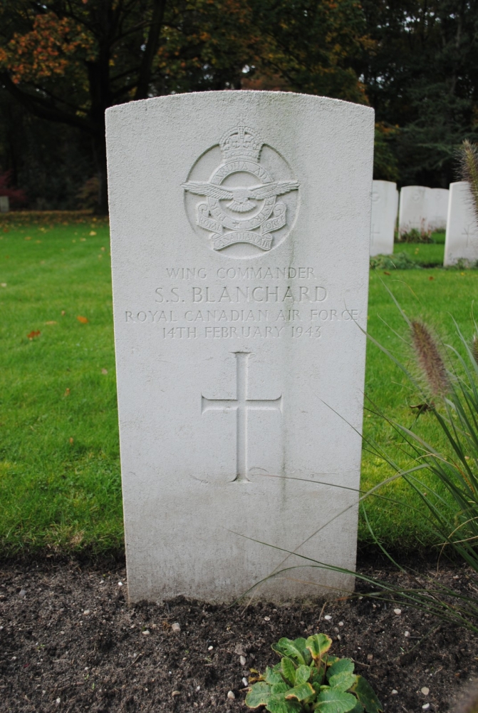 P24 - Monument "Vliegtuigcrash Lange Vlieter" Heel